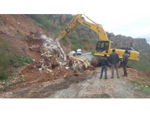 Kapanan Yolu Belediye Ekipleri Açtı