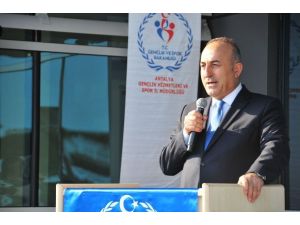 Bakan Çavuşoğlu’ndan Üniversite Öğrencilerine: "Tartışın Ama Çatışmayın"