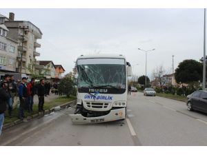 İki Yolcu Midibüsü Çarpıştı: 17 Yaralı