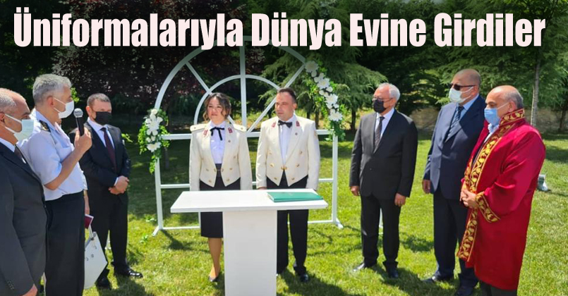 Üniformalarıyla dünya evine girdiler