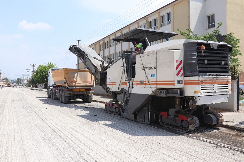 Bozuk yollara belediye eli değiyor