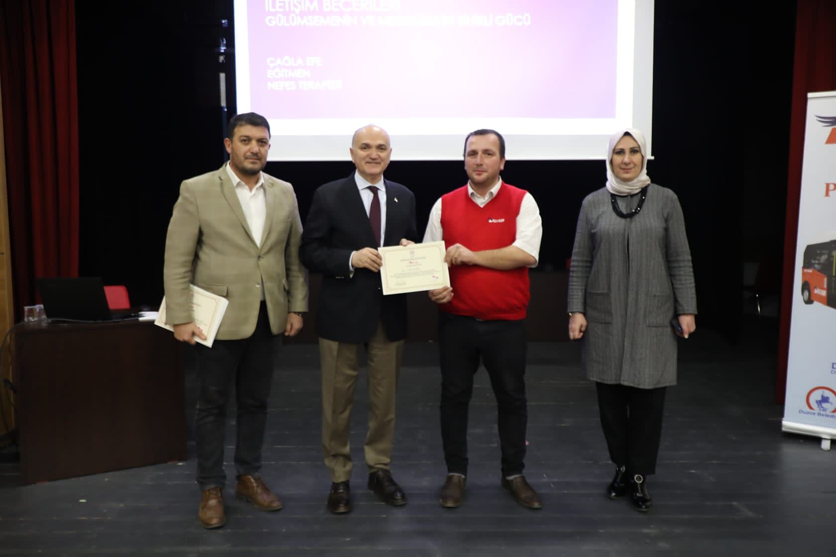 Özlü hem sertifika verdi, hem ayın şoförünü ödüllendirdi