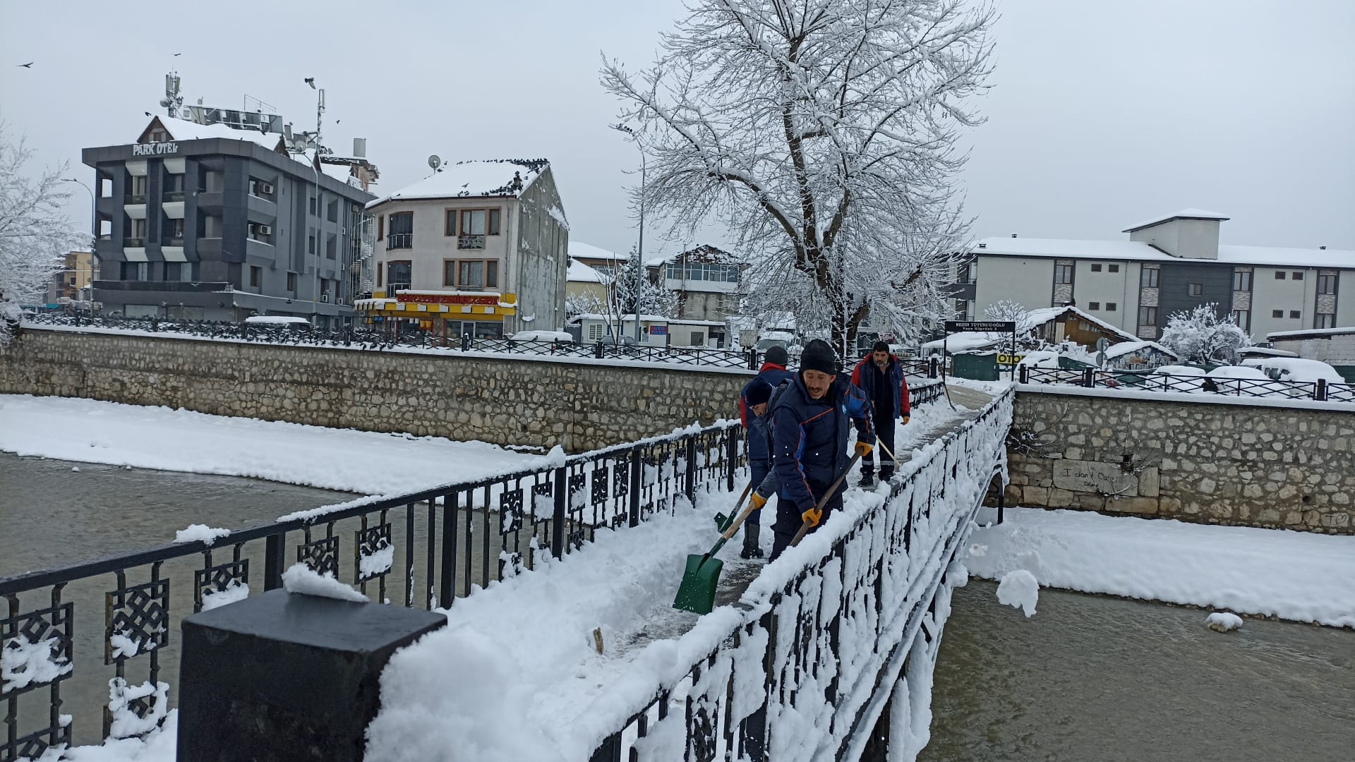 Düzce’de karla mücadele çalışmaları sürüyor