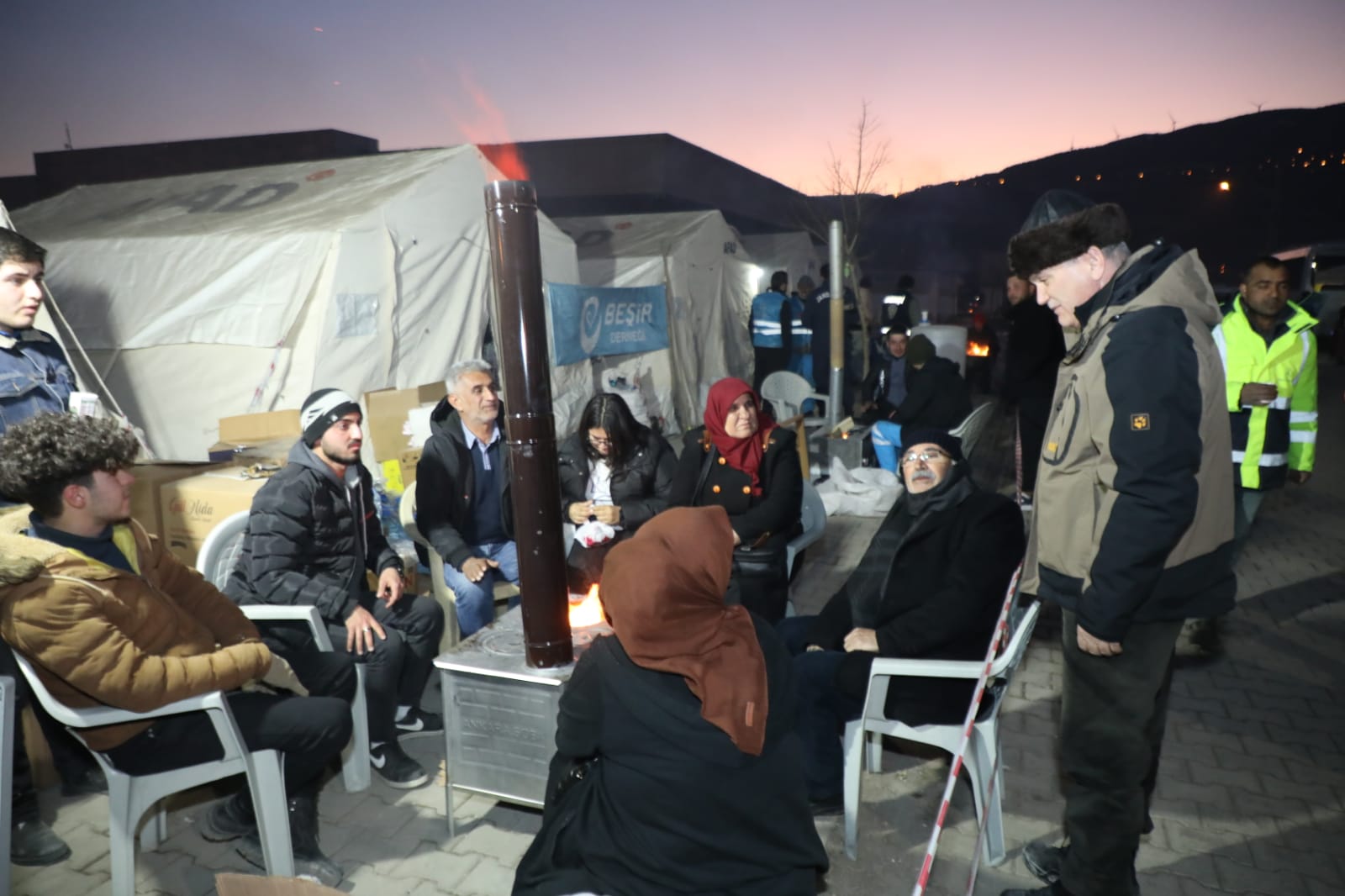 Başkan Özlü depremzedelerle buluştu