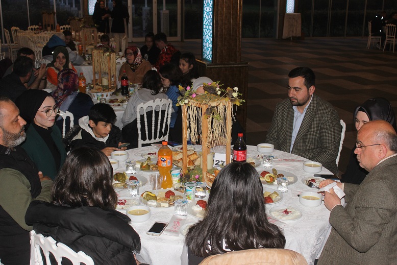 Salkım Orman Ürünleri ailesi iftarda bir araya geldi