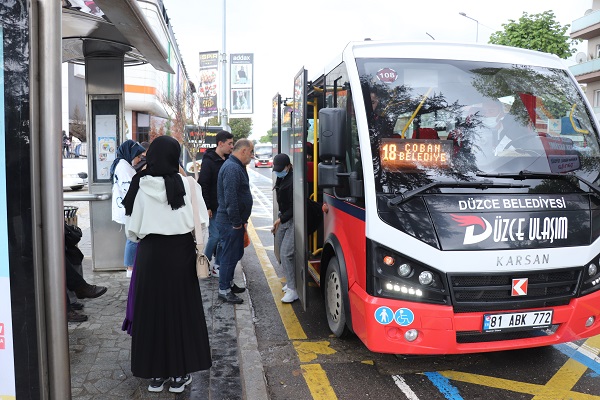 100 bin kişi ücretsiz bindi