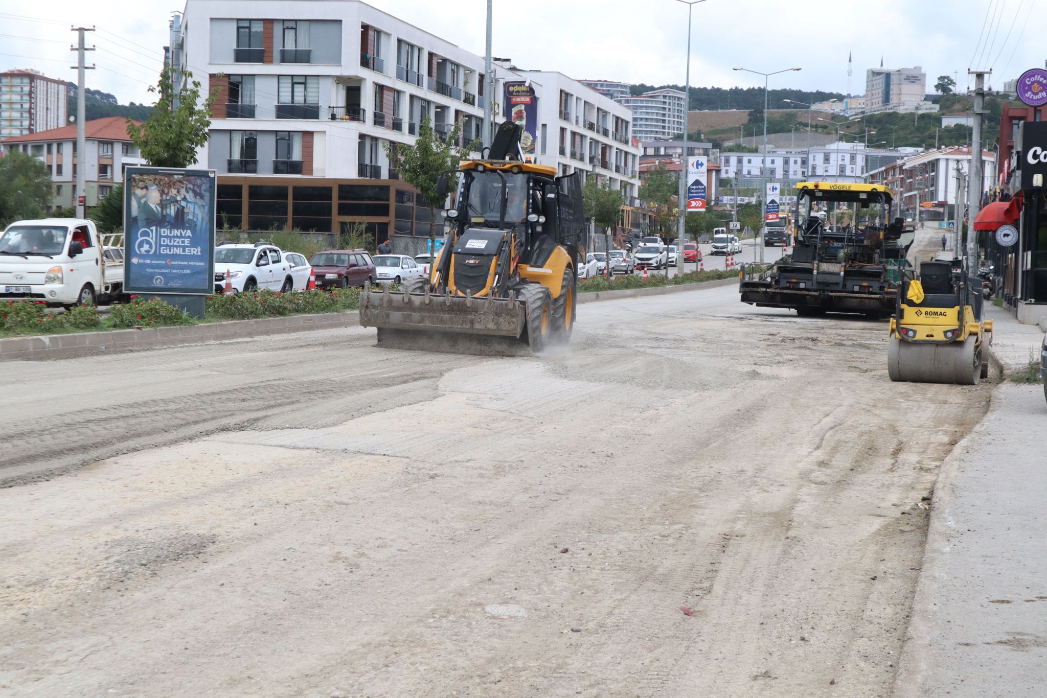 ÜNİVERSİTE YOLU ASFALTLAMAYA HAZIRLANIYOR