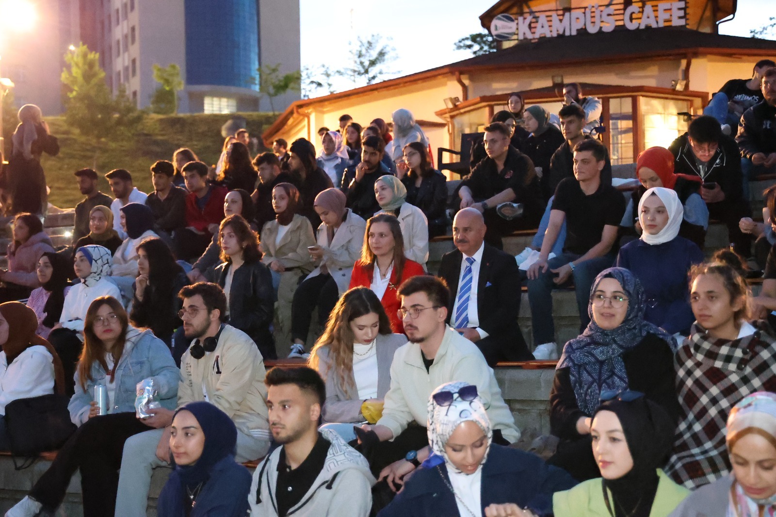 Öğrenciler hep birlikte Türk Filmi izledi