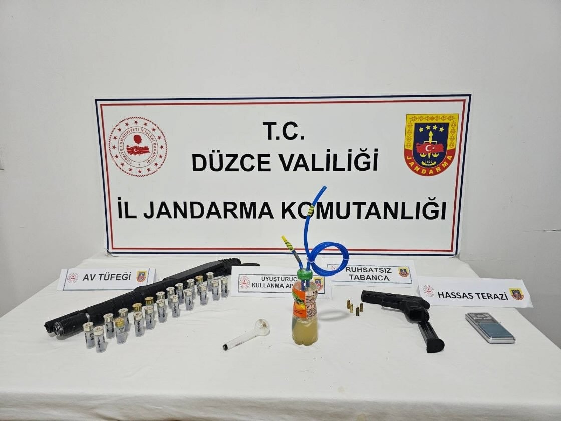 Uyuşturucu kullanan 3, yurda kaçak yollarla giren 2 kişi yakalandı