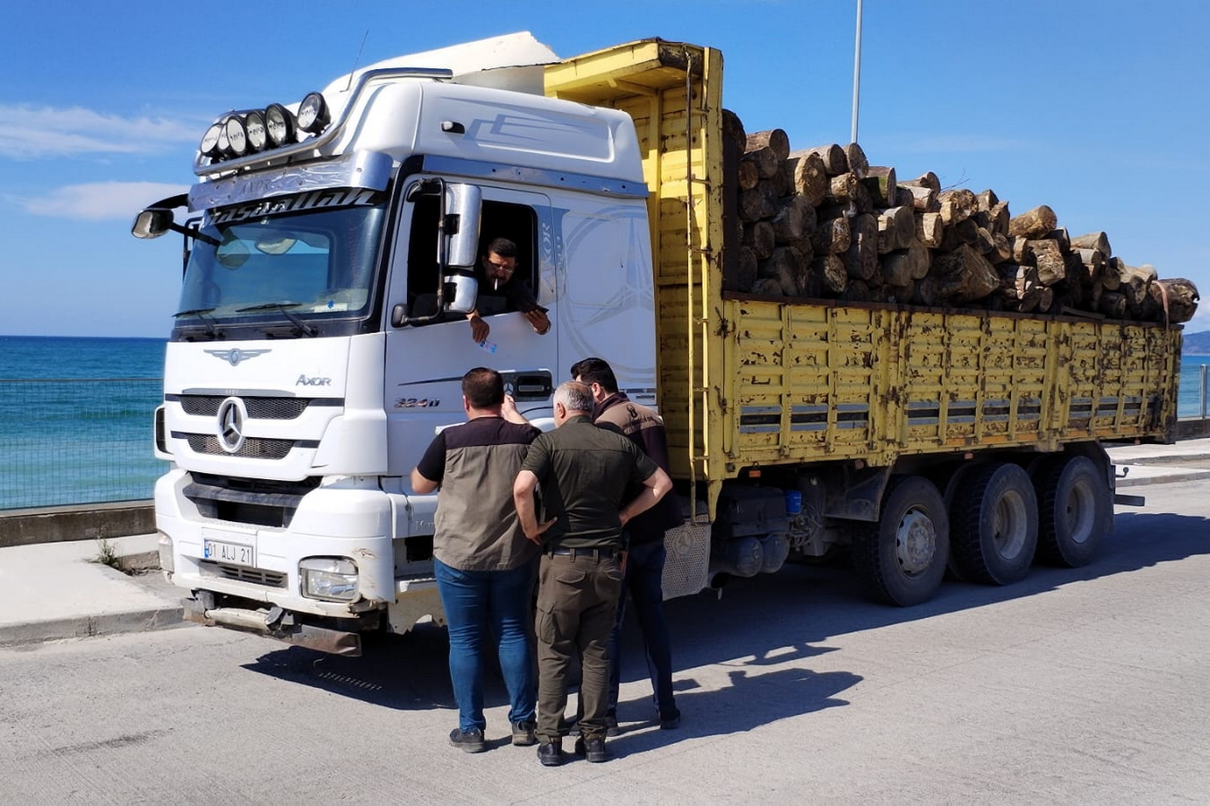 Orman emvali taşıyan araçlar kontrol edildi