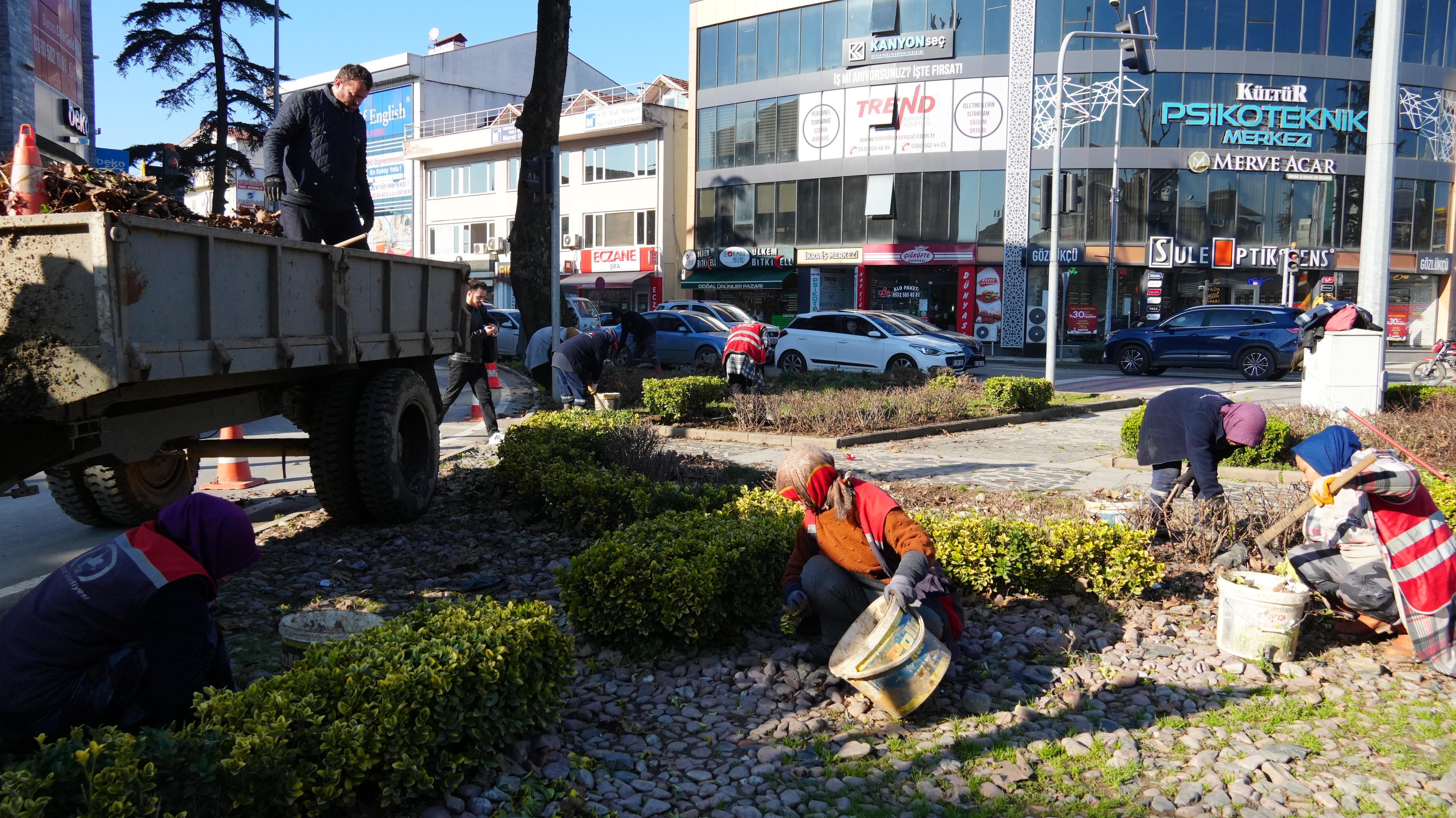 Kaldırım tadilatı ve peyzaj çalışmaları devam ediyor