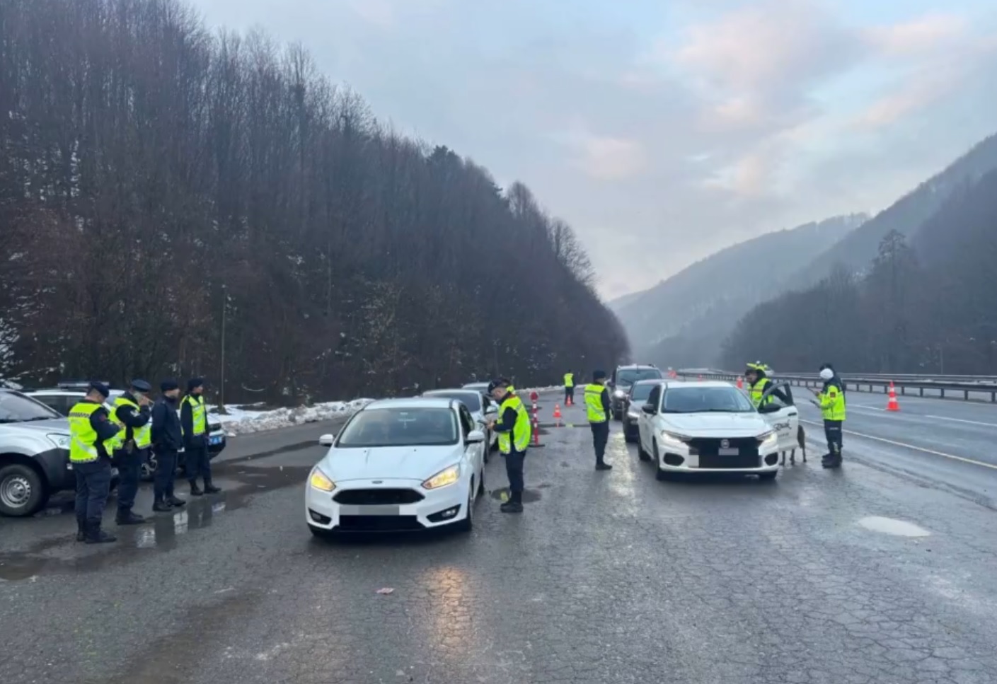 Jandarmanın şok uygulamasında tek tek yakalandılar