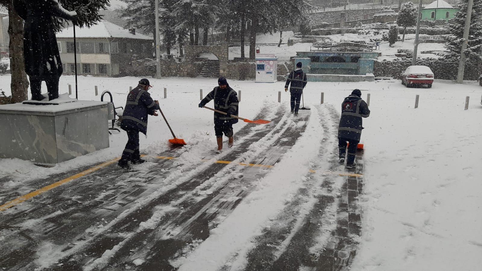 Düzce'de kar temizliği