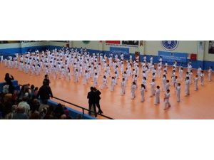 Büyükşehir’in Karatecileri Terfi Etti