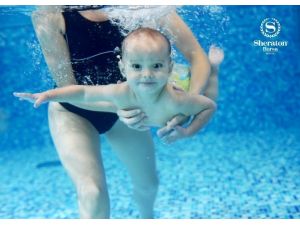 Bebekler Sheraton Bursa’da Yüzme Öğreniyor