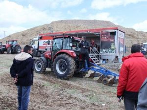 Narman’da Türk Traktörleri Tarla Tatbikatı Düzenlendi