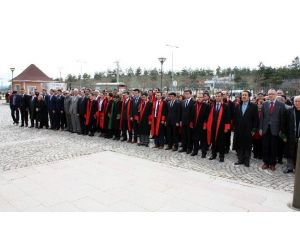 Kastamonu Adliyesi Önüne Siyah Çelenk Bırakıldı