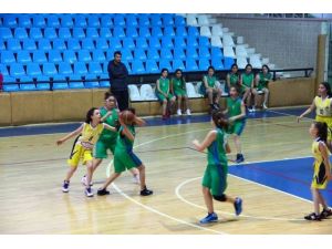 Küçük Kızlar Bölgesel Basketbol Şampiyonası Başladı