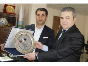 Hatso’dan İş Adamı Ölmez’e Plaket