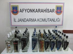 Afyonkarahisar’da Jandarma 50 Şişe Kaçak İçki Ele Geçirdi