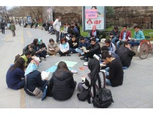 ERÜ Siyasal Bilimler Kulübü Üyelerinden Kitap Okuma Etkinliği